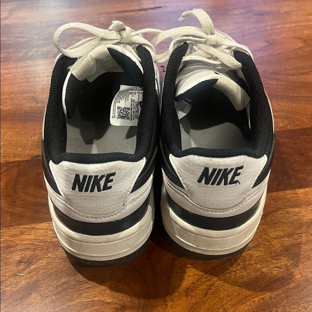 Nike Classic White and Black Low-Top Sneakers - Picture 3 of 3